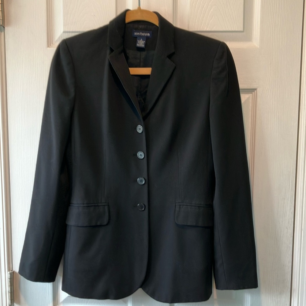 Ann Taylor Women's Black Blazer size 2 poly blend